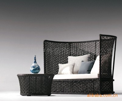 花式編藤沙發(fā) 休閑與實用的完美結(jié)合——上海卉園戶外裝飾制品